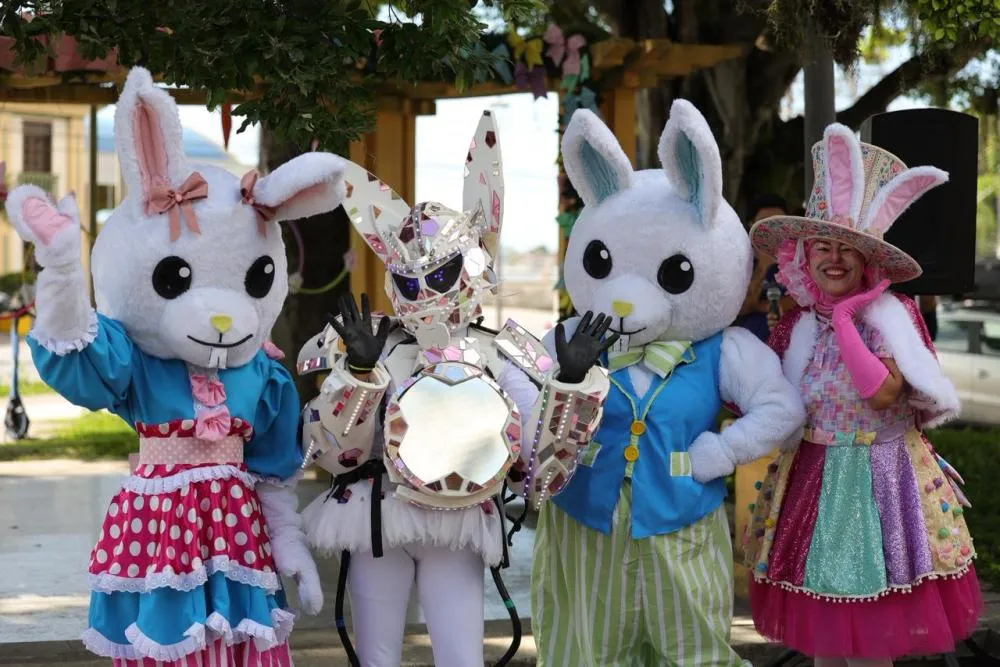 Abertura do Itajaí Doce Páscoa 2026 reúne famílias e encanta crianças nas praças da cidade; veja fotos