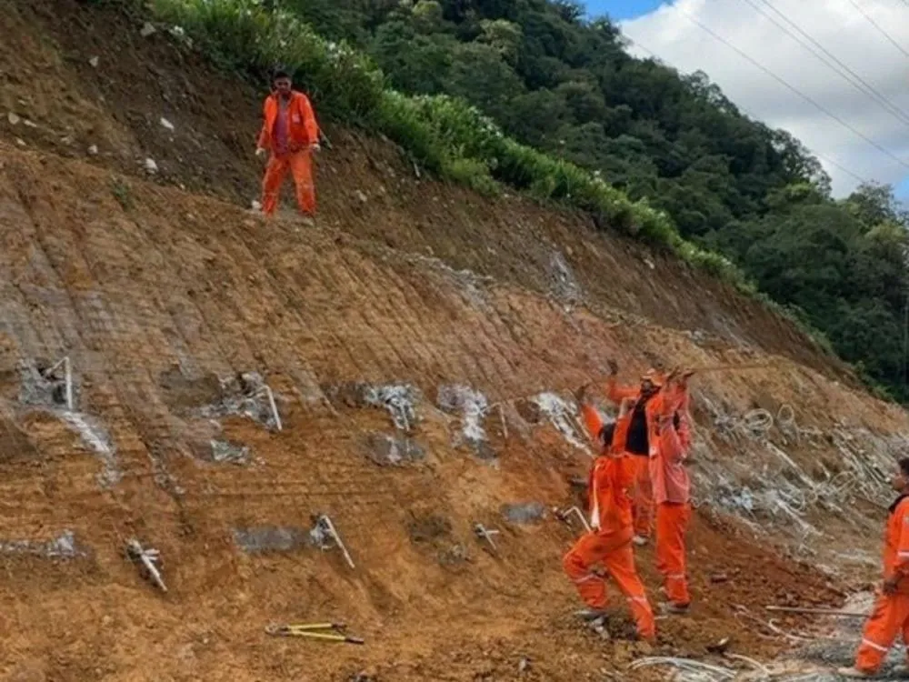 Áreas de escape na SC-418, na Serra Dona Francisca, atingem 75% das obras e começam a oferecer alternativa segura a motoristas
