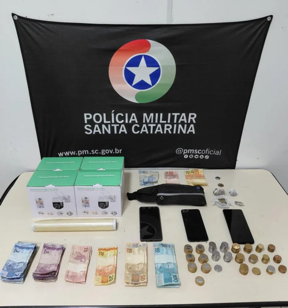 Jovem de 18 anos é preso por tráfico de drogas após perseguição em Blumenau