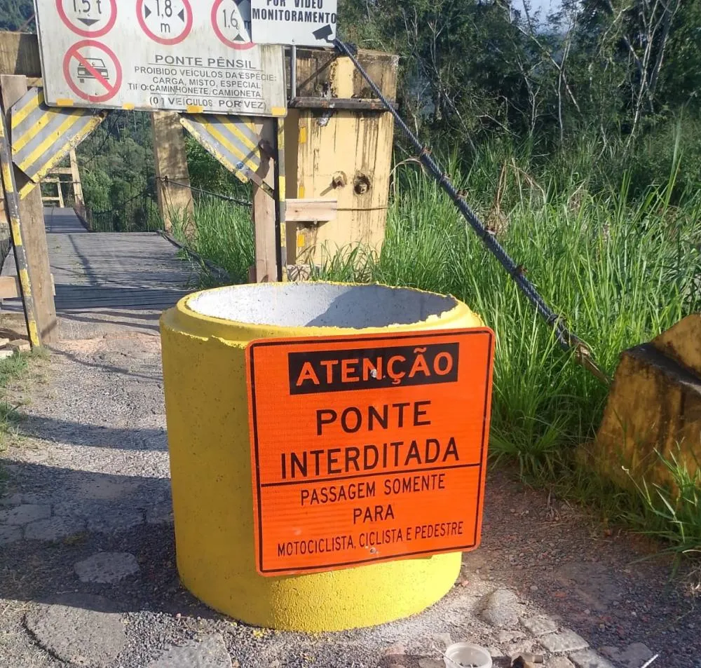 Ponte pênsil no bairro Warnow, em Indaial, é interditada por tempo indeterminado