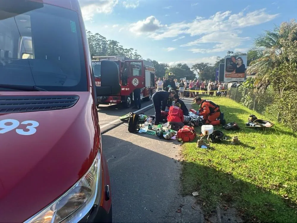 Vídeo: Motociclista fica gravemente ferido em batida com carro na Rua XV de Novembro, em Pomerode
