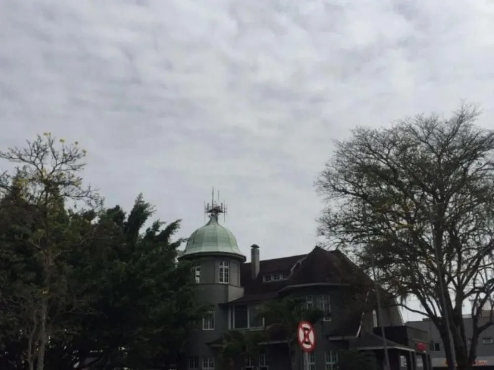 Semana começa com temporais após onda de calor em SC