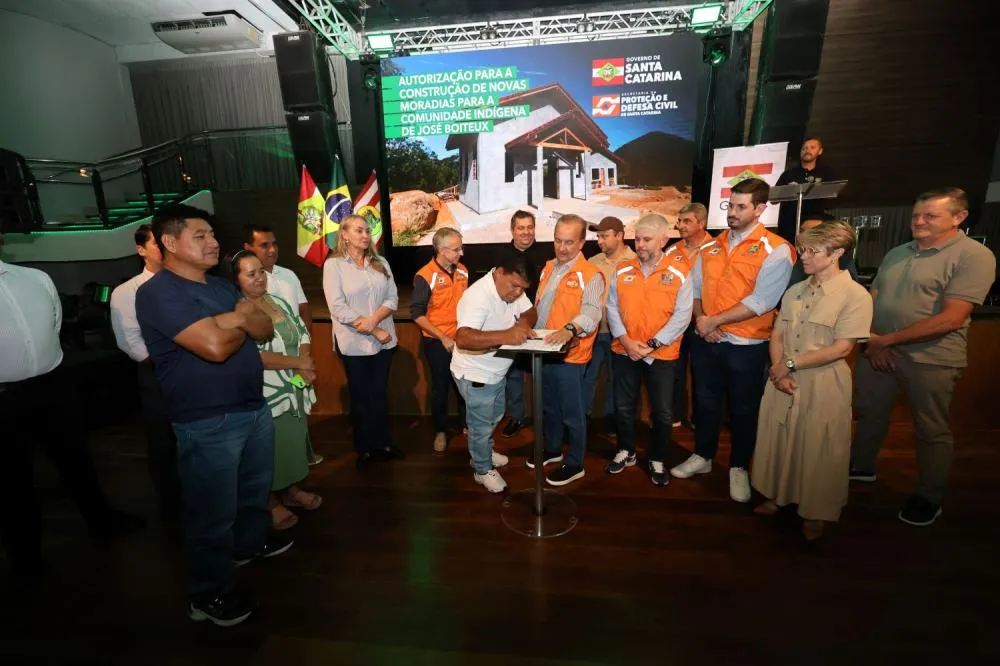 Governador de SC autoriza construção de 45 casas para comunidades indígenas em SC