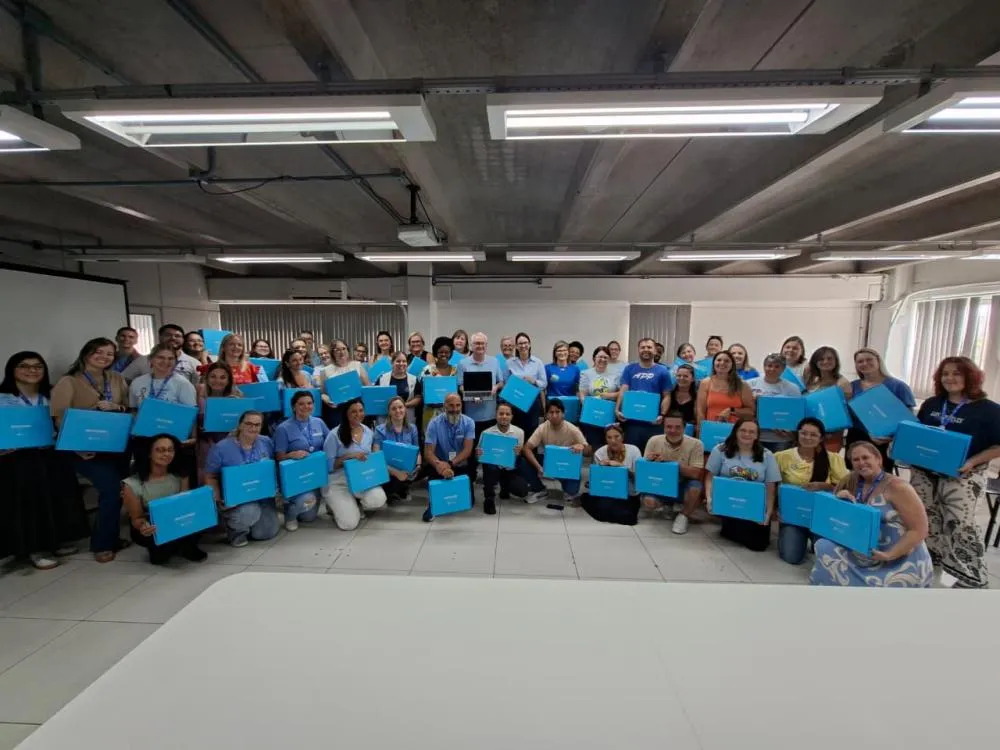 Educadores de Gaspar recebem 744 chromebooks para modernizar ensino municipal