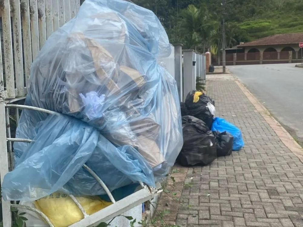 Nova empresa passa a operar coleta de lixo em Gaspar nesta segunda-feira