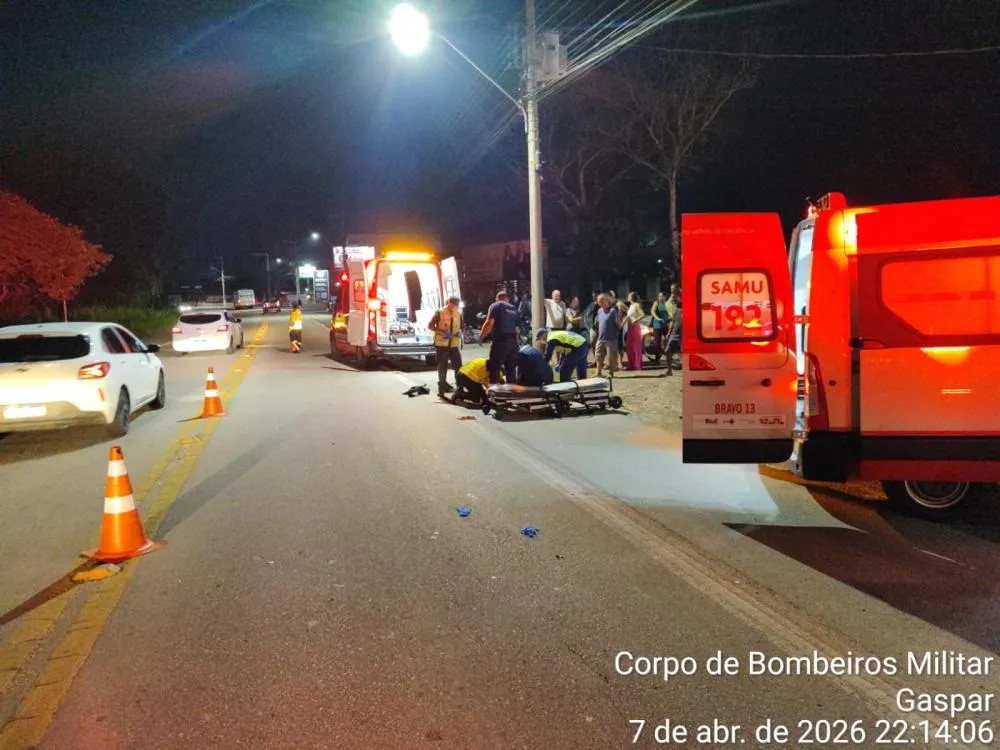 Motociclista de 26 anos fica gravemente ferido em batida com outra moto em Gaspar