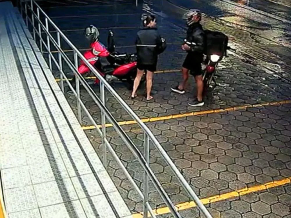 Vídeo: Trabalhadora é vítima de assalto em sorveteria na Itoupavazinha, em Blumenau