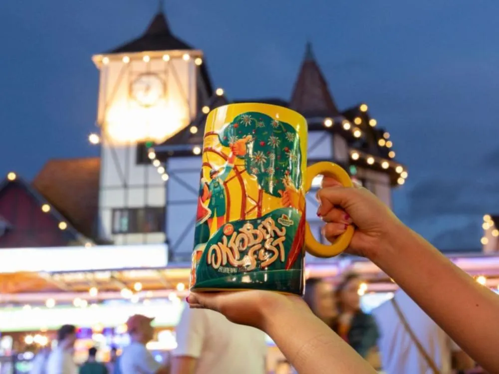 Caneco oficial da Oktoberfest Blumenau de 2025 concorre a prêmio internacional