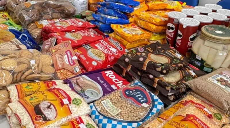 Procon apreende mais de 200 produtos vencidos em mercados de Gaspar; itens estavam fora do prazo desde 2024