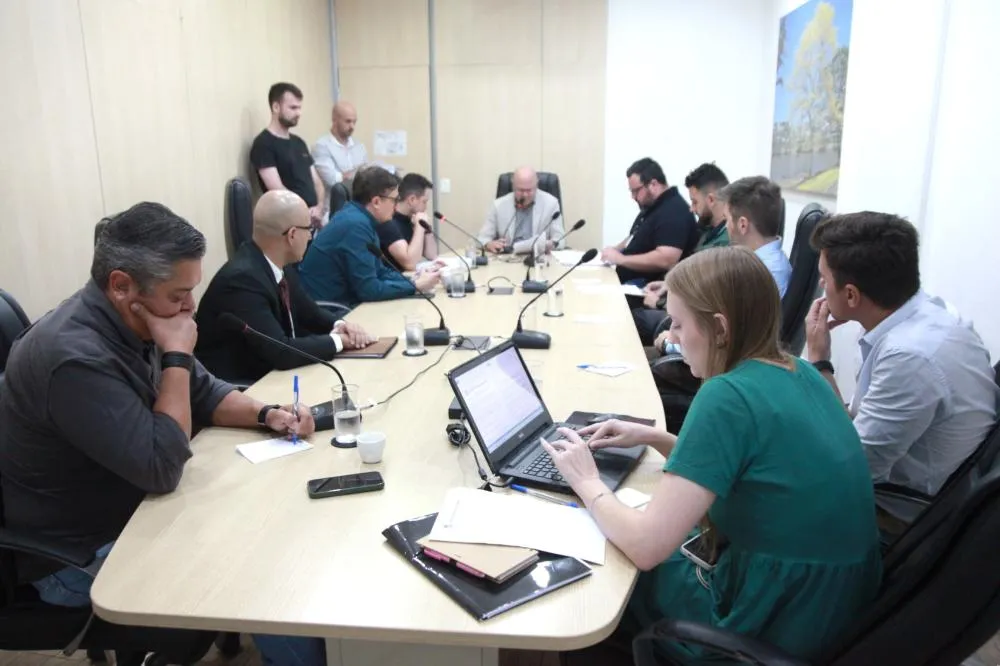 Comissão que avalia cassação de Almir Vieira amplia prazo de defesa em 10 dias