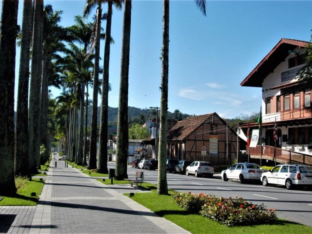 Trânsito terá alterações em Blumenau a partir desta segunda-feira devido a obras na nova loja da Havan