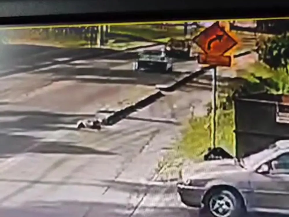 Vídeo: Câmera de segurança registra batida de frente que deixou homem ferido em Blumenau