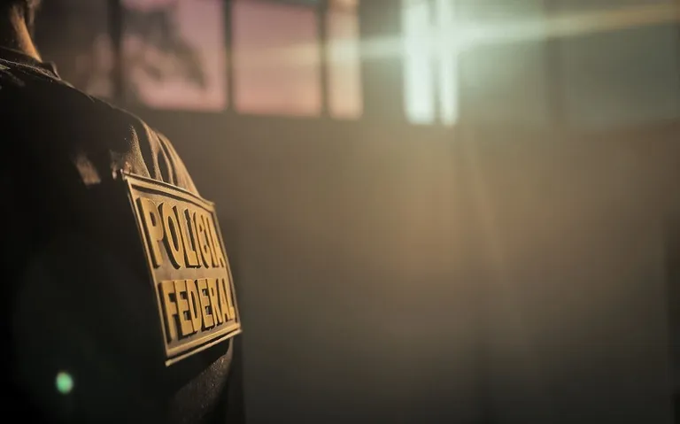 PF faz operação contra esquema de contrabando de leite em pó da Argentina; mandados foram cumpridos em SC e no PR