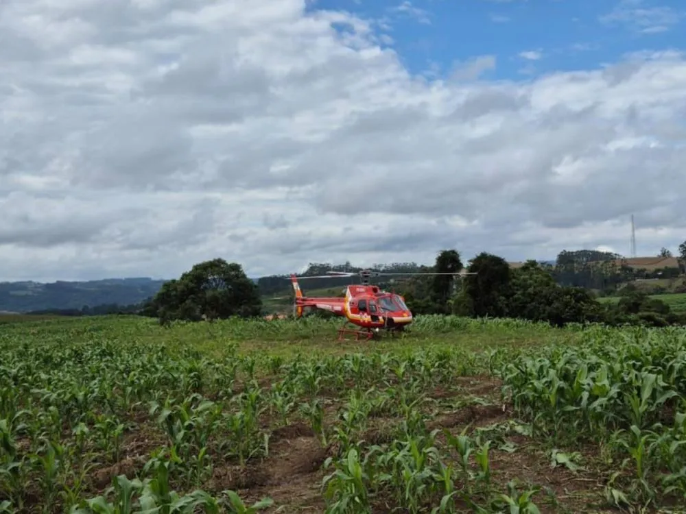 Ciclista sofre queda, fica ferida e é socorrida pelo Arcanjo-03 no Alto Vale