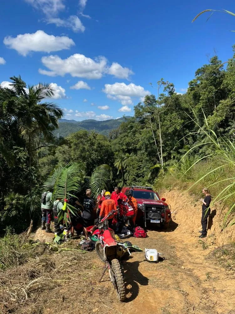 Ciclista de 57 anos morre após queda em trilha durante evento de mountain bike em Pomerode