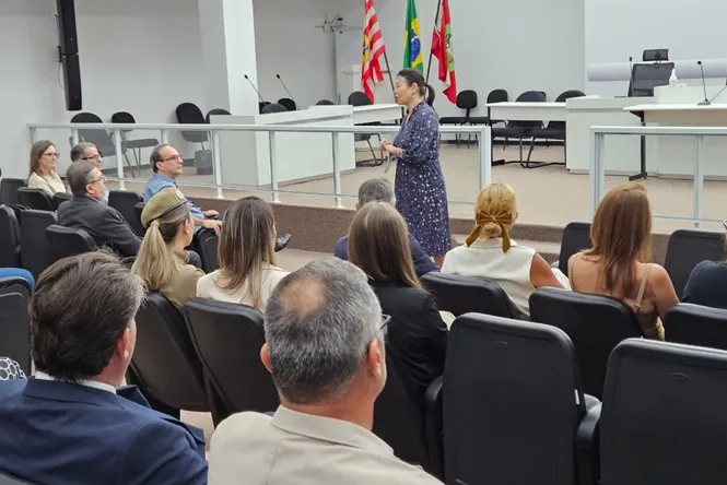 Rede de combate à violência doméstica de Blumenau recebe comitiva do CNJ