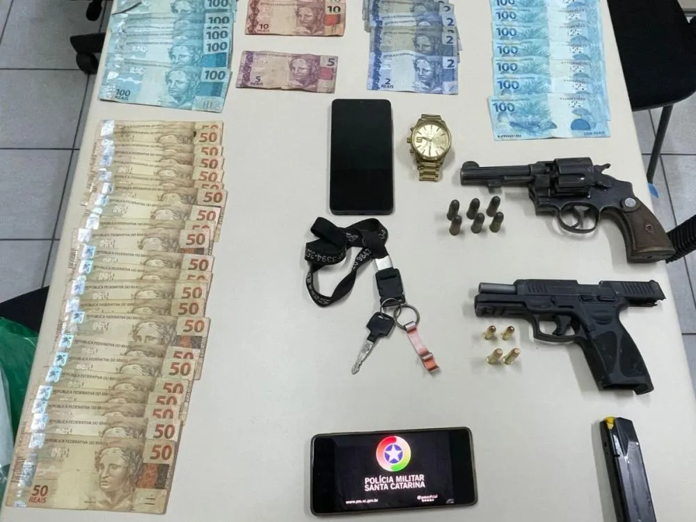 PM prende dupla suspeita de invadir casas e fazer reféns em Ituporanga