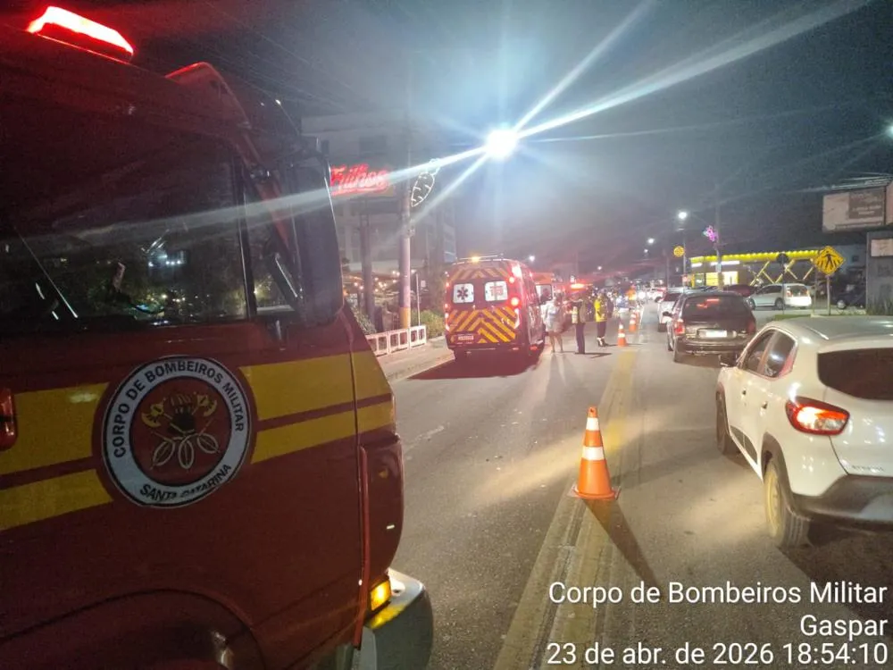 Engavetamento em frente a restaurante mobiliza Bombeiros e SAMU em Gaspar
