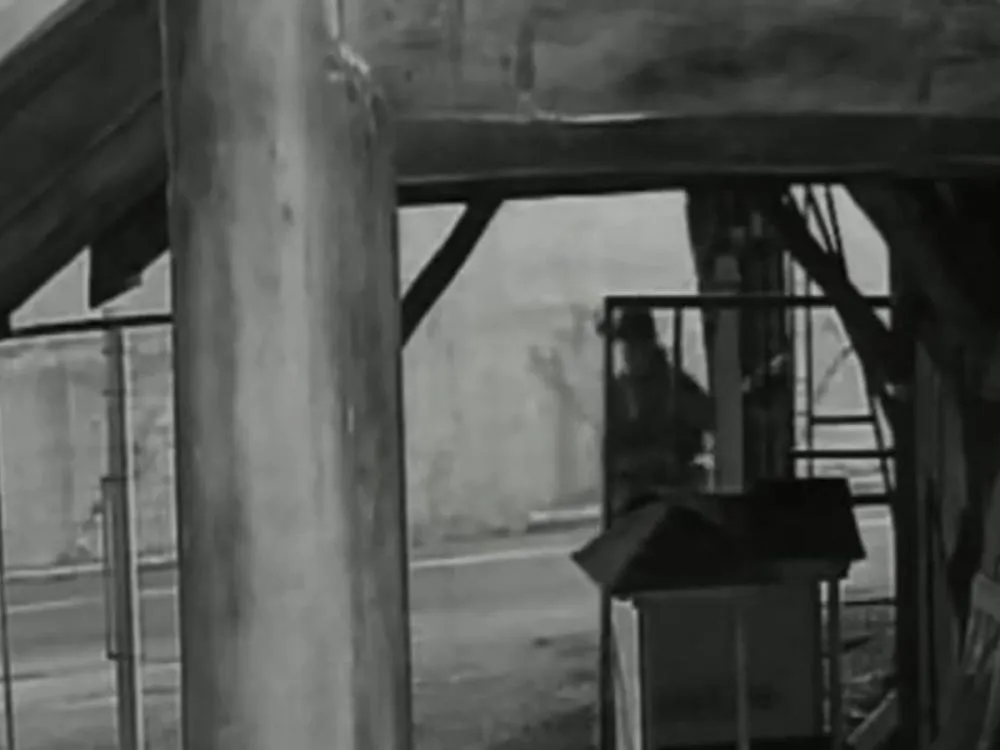 Vídeo: Dupla invade loja e furta motocicleta no bairro Itoupava Norte, em Blumenau