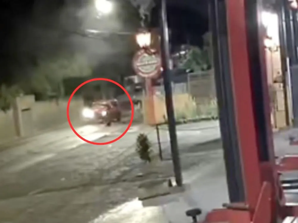 Vídeo mostra momento em que motociclista é atingida por carro em acidente que terminou em morte em Blumenau