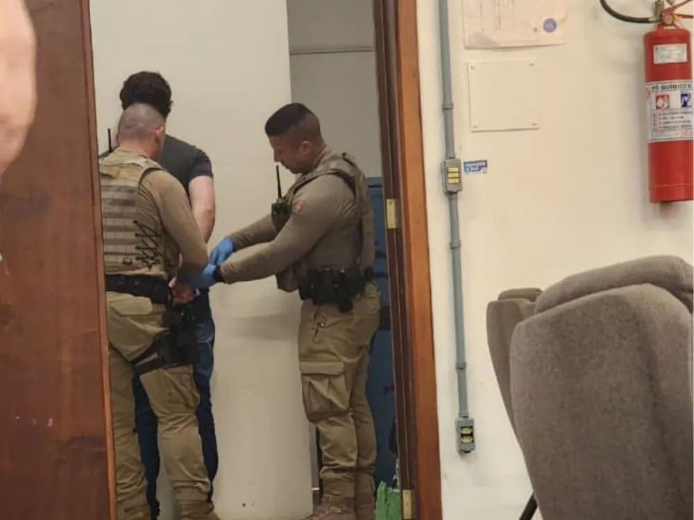 Polícia Civil indicia palestrante que esfaqueou homem durante evento na FURB; prisão foi convertida em preventiva