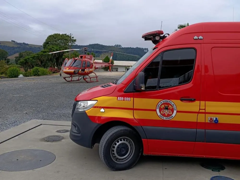 Bombeiros ajudam no parto e bebê nasce a caminho do hospital no Alto Vale