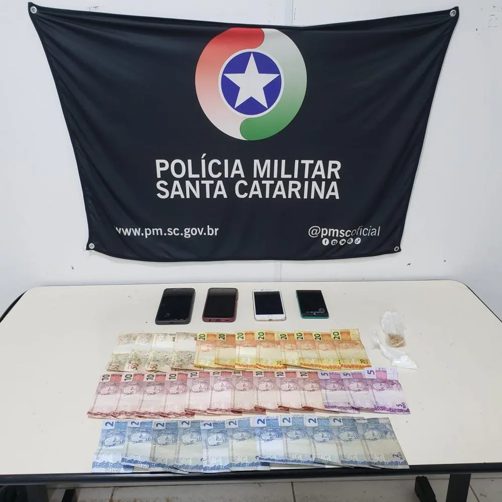 PM desarticula esquema organizado de tráfico e prende quatro em Blumenau