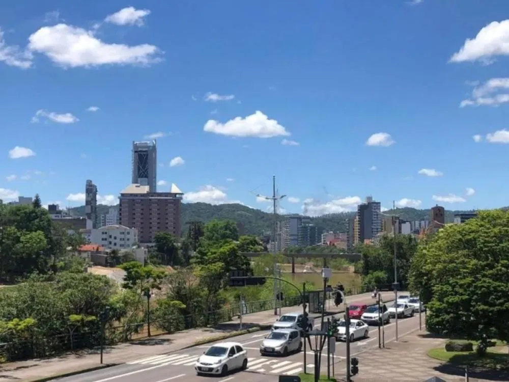 Sol volta a predominar em Blumenau nesta quinta-feira