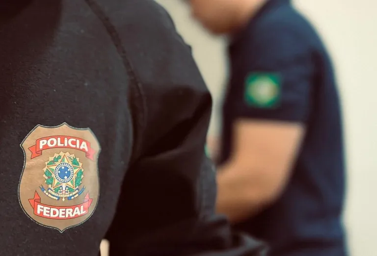 PF apreende mais de 3 mil cigarros eletrônicos e prende dois homens na fronteira de SC com a Argentina