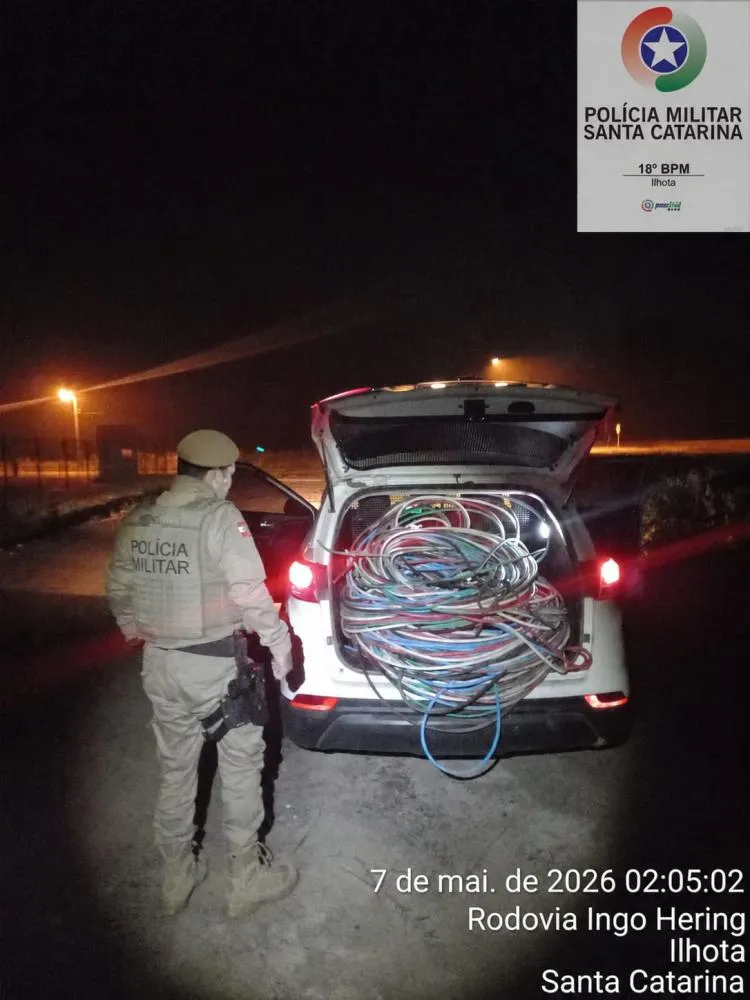 Homem é preso após furtar 500 kg de fios em galpão de Ilhota
