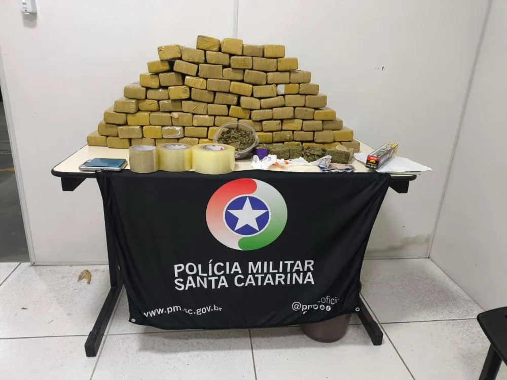 Casal é preso com mais de 66 quilos de maconha em Gaspar