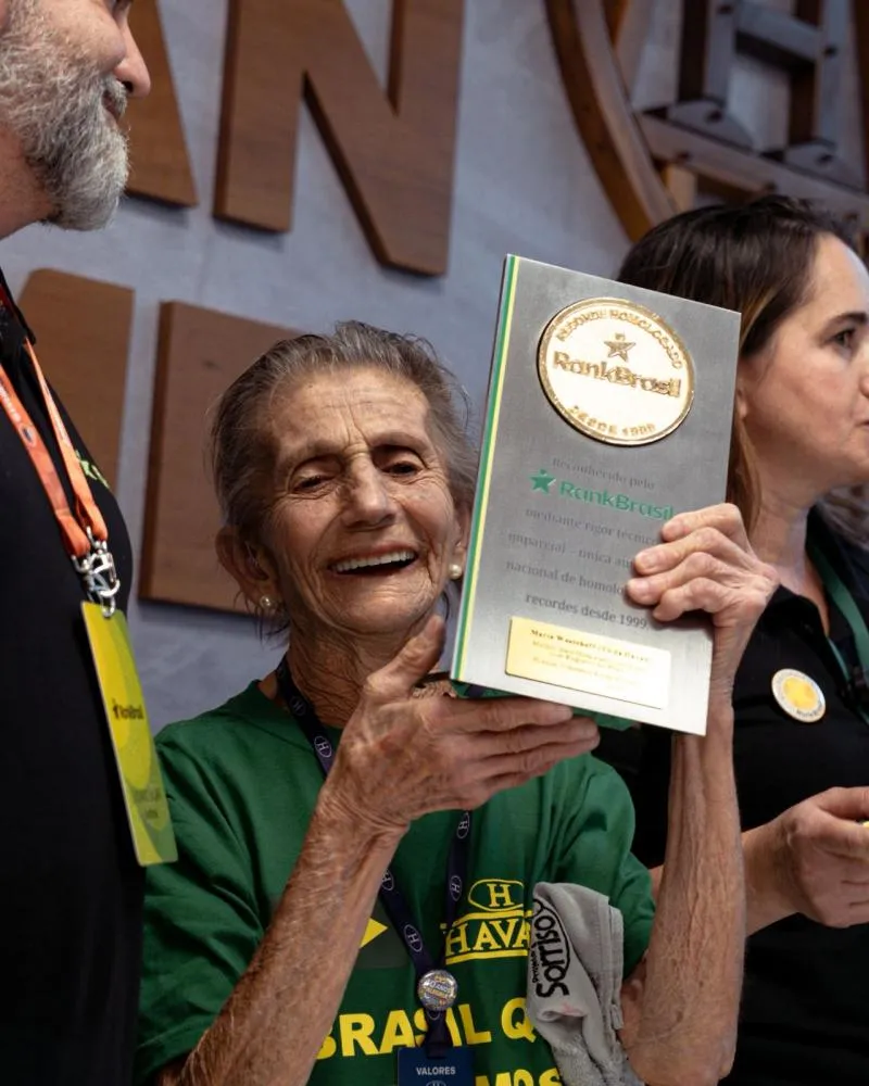 Colaboradora de 92 anos entra para ranking nacional por atuar com carteira assinada em Blumenau