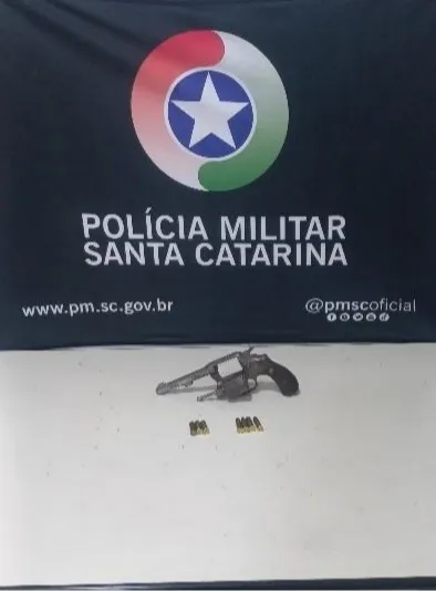 Vizinho é preso após disparar contra muro de residência durante celebração de Dia das Mães em Blumenau