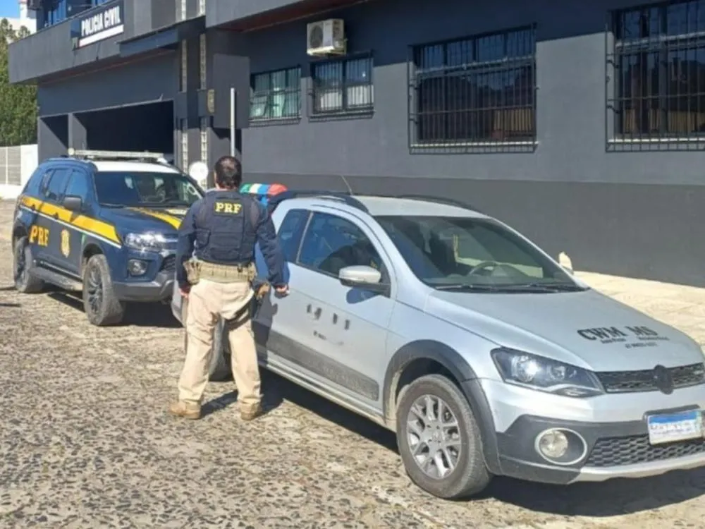PRF recupera Saveiro roubada com placas clonadas na BR-470 e prende homem por receptação em Rio do Sul