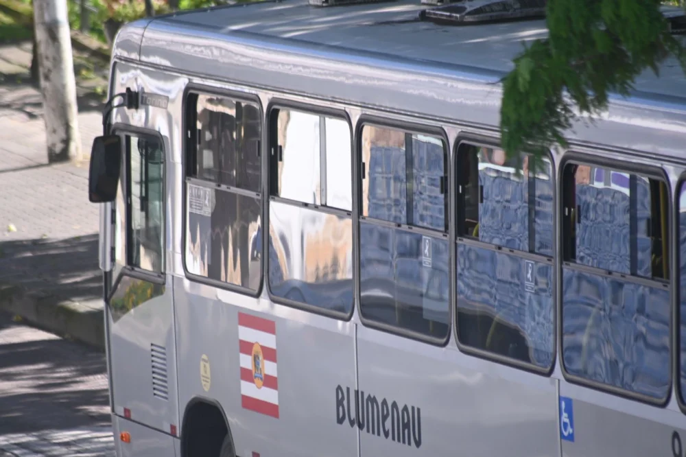 Vai pegar ônibus? Confira as mudanças no transporte coletivo de Blumenau a partir de segunda-feira