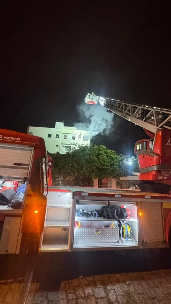 Incêndio em apartamento deixa moradora ferida em Blumenau