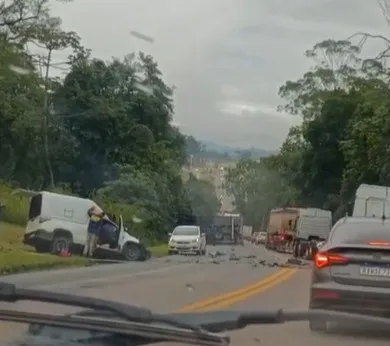 Motorista fica gravemente ferido após batida frontal na BR-470 em Ibirama