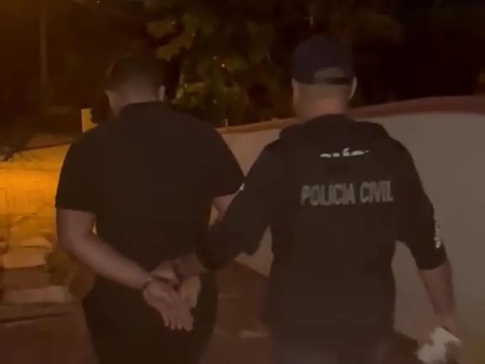 Polícia Civil prende em Blumenau jovem suspeito de integrar facção investigada por homicídios e extorsão