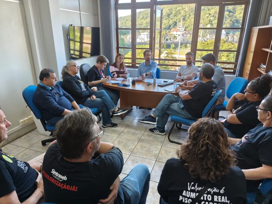 Servidores de Blumenau aprovam proposta da Prefeitura para data-base 2026
