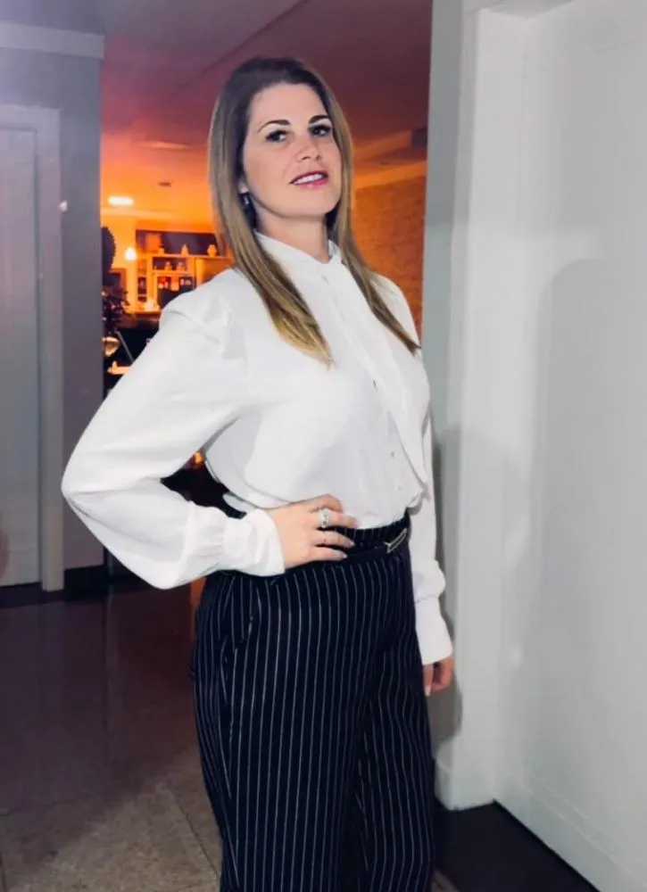 Solange é Diretora Administrativa em uma empresa de engenharia elétrica, e construiu uma trajetória marcada pela disciplina, pela coragem e pela habilidade de unir estratégia e humanidade em um ambiente corporativo cada vez mais exigente. Divulgação