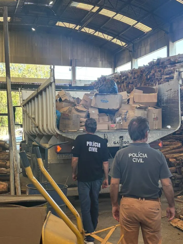 Polícia incinera 500 quilos de produtos irregulares apreendidos em “farmácia” clandestina