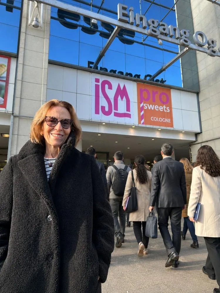 Aos 85 anos, a empresária blumenauense acorda, acompanha os negócios, conversa com clientes e agradece a Deus pela bênção de ainda ter trabalho. Divulgação