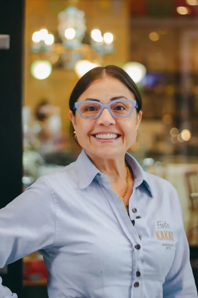 Mãe, esposa e empreendedora, ela deixou o mercado financeiro tradicional para construir seu próprio caminho, guiada pela fé, pela ética e pela coragem de dar o primeiro passo. Divulgação