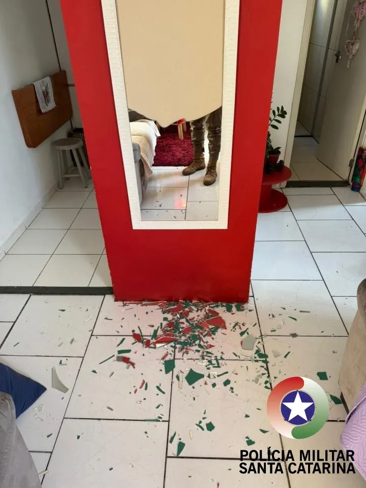 Homem é preso por agredir e xingar ex-namorada no bairro Passo Manso, em Blumenau