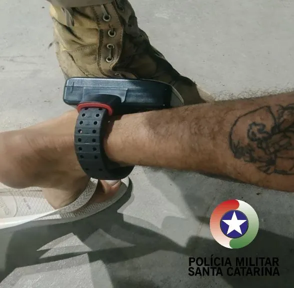 Homem com tornozeleira eletrônica é preso novamente por tráfico de drogas no bairro Vorstadt