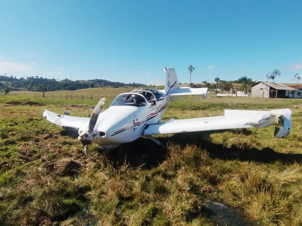 Pane no motor obriga piloto a realizar pouso de emergência no Alto Vale; veja fotos