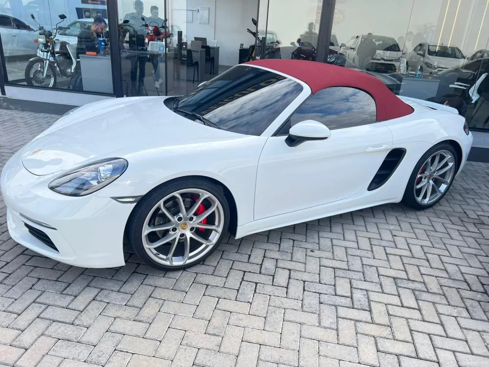 Carro de luxo é apreendido em investigação sobre organização criminosa em SC, conduzida pelo DIC de Blumenau