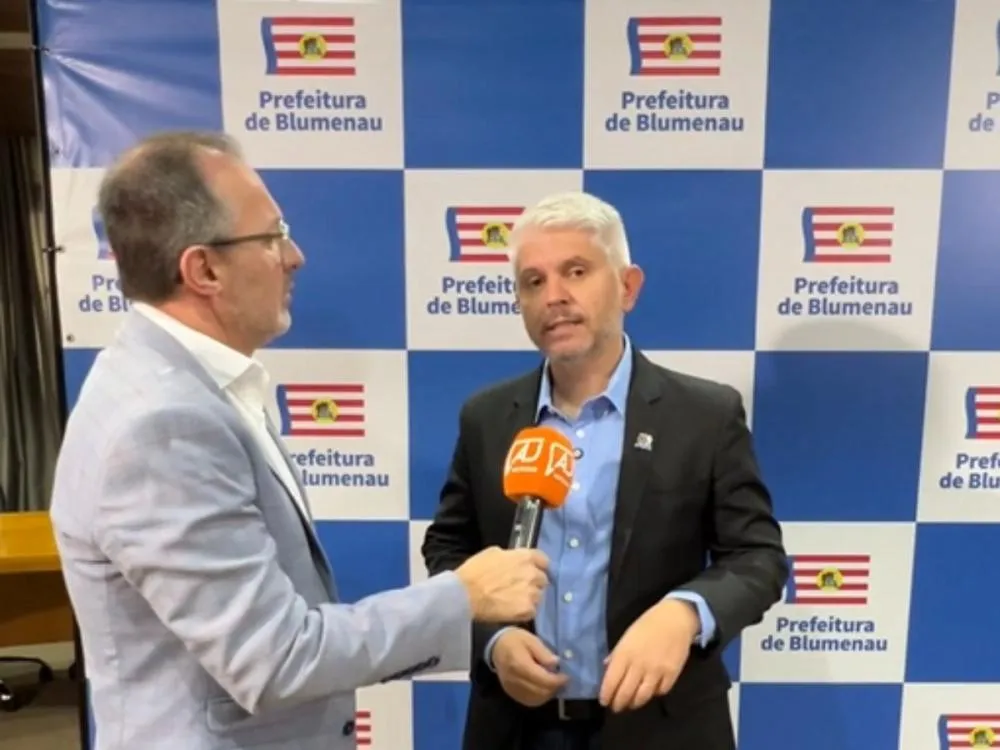 Vídeo: Prefeitura de Blumenau rompe contratos de vigilância e zeladoria nas escolas e anuncia contratações emergenciais