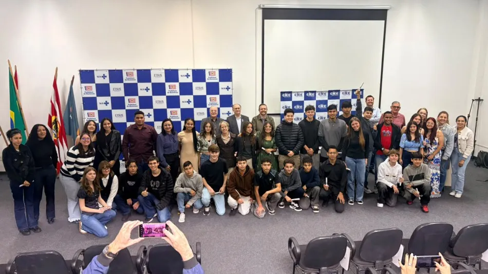 68 adolescentes se formam no Programa de Iniciação ao Trabalho em Blumenau