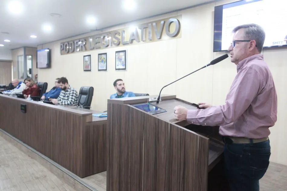 SMTT apresenta balanço na Câmara: mais de 4,5 mil placas instaladas e 116 novos ônibus na frota